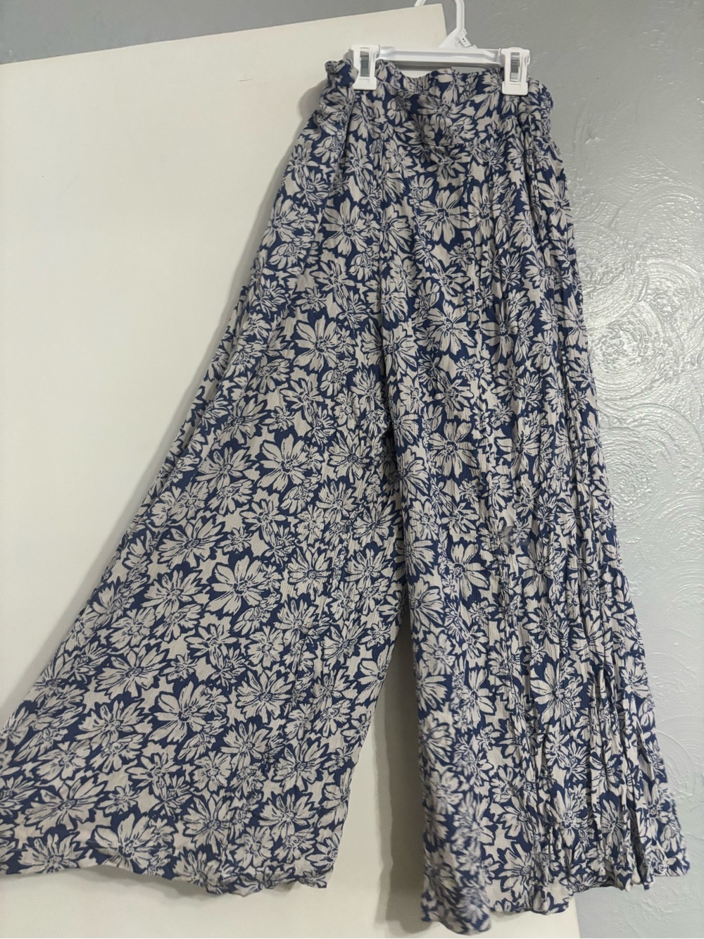 Floral Wide-Leg Women’s Pants - Navy & Cream